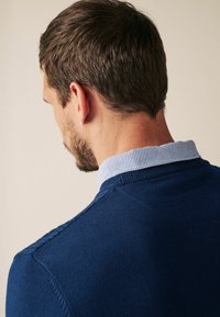 Next MOCK CREW - Stickad tröja - navy blue mini cable