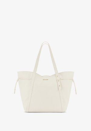 Crème leren tote bag met dubbele bovenhandvaten, gestructureerde vorm, gouden hardwareaccenten en verstelbare trekkoordsluiting.