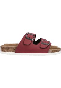 Røde ruskind slip-on sandaler med to justerbare spænder, korksål og hvid gummisål. Har en flad profil og minimalistisk design.