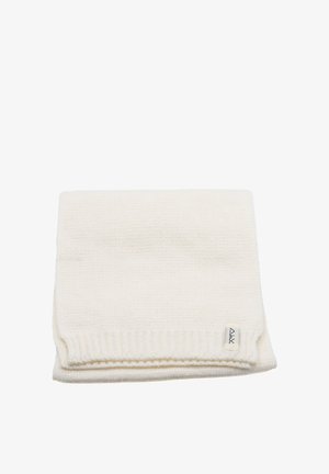 Sciarpa lavorata a maglia di colore crema, realizzata in materiale morbido, presenta un design pieghevole con una texture a coste ai bordi e una piccola etichetta.