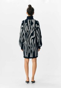 Object OBJRAY ROLL NECK - Abito in maglia - black