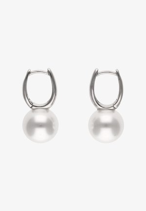 Nerđane kružne naušnice s velikim, okruglim, sjajnim bijelim biserima. Dizajn je glatko oblikovan s poliranim završetkom i jednostavnim mehanizmom zatvaranja.