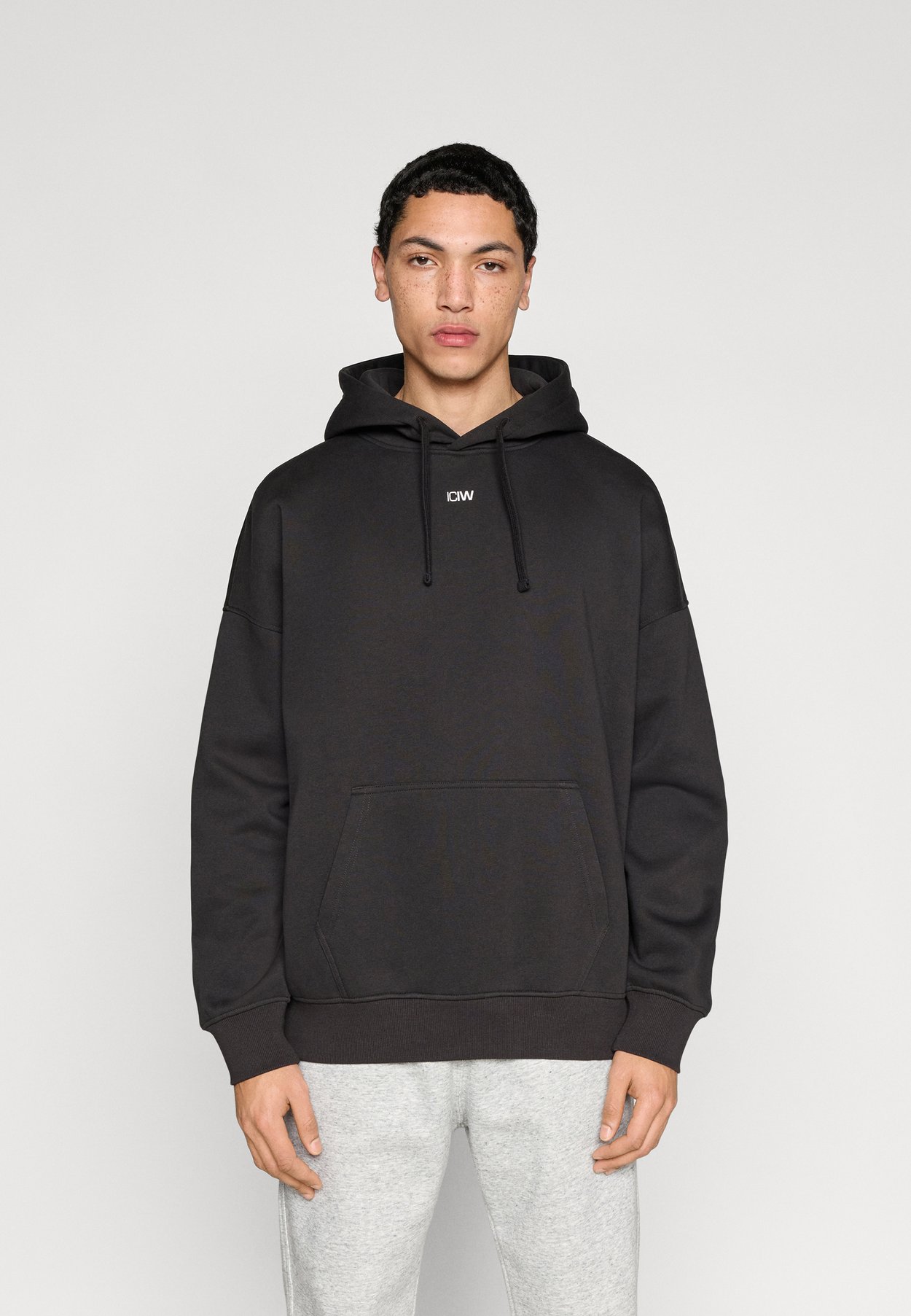 EVERYDAY RELAXED HOODIE PRINT