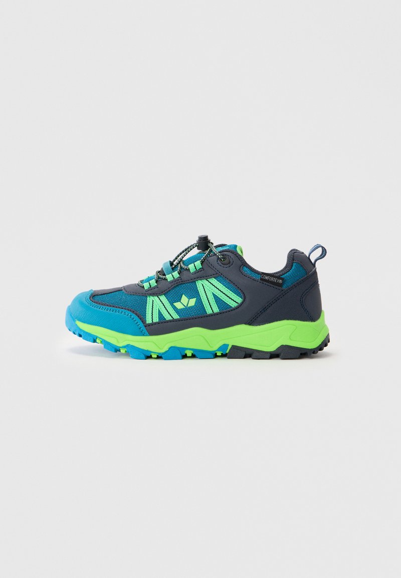 Scarpa da trekking con lacci, caratterizzata da una combinazione di colori blu e verde, tomaia sintetica, suola testurizzata e punta rinforzata per una maggiore resistenza.