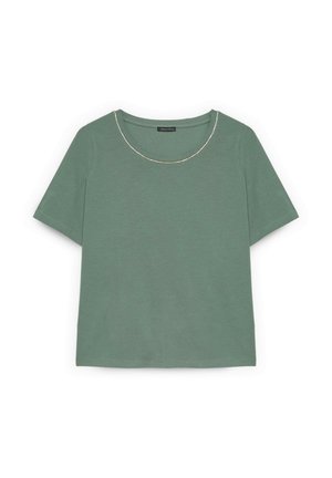 Zelené tričko s krátkými rukávy a kulatým výstřihem zdobeným jemným lemem připomínajícím perly.