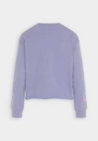 Sweat-shirt à manches longues couleur lavande avec col rond et motifs de bulles irisés sur les deux manches, vu de dos.