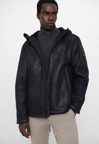EA7 Emporio Armani GIUBBOTTO - Bunda z nepravej kože - black