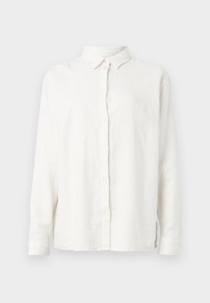 Camisa blanca lisa de manga larga con botones y cuello clásico, mostrada sobre un fondo gris claro.