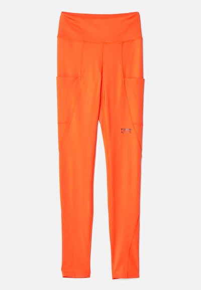 Leggings actives orange avec une taille haute, deux poches latérales et un tissu lisse et extensible. Présente un logo discret près de l'ourlet.