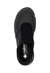 Chaussure noire décontractée à enfiler avec fermeture éclair sur le côté, couture beige visible et semelle intérieure rembourrée de la marque "Rieker Antistress."