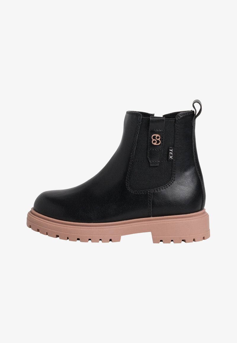 Botte de cheville en faux cuir noir avec des panneaux élastiques sur les côtés, semelle en caoutchouc rose et tirant à l'arrière pour un enfilage facile. Design épais et durable.