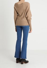 KIOMI Stickad tröja - mottled beige