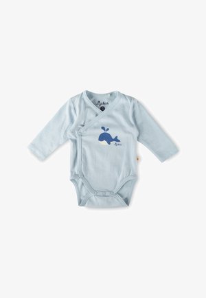 Hellblauer Babystrampler mit langen Ärmeln, Druckknöpfen und einem dunkelblauen Wal-Motiv auf der Vorderseite, Größe für 1 Monat.