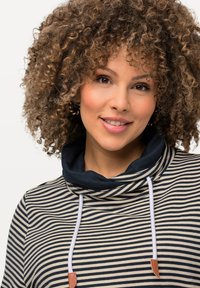 Ulla Popken RINGEL CLASSIC STEHKRAGEN LANGARM - Sudadera