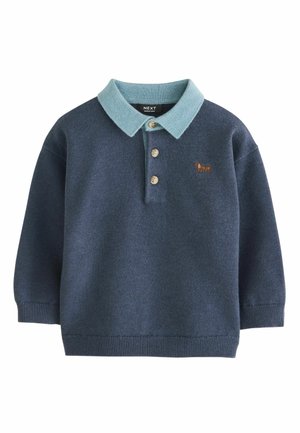 Dunkelblauer Pullover mit langen Ärmeln, hellblauem Kragen, drei Knöpfen am Hals und kleiner brauner Hundestickerei auf der Brust.