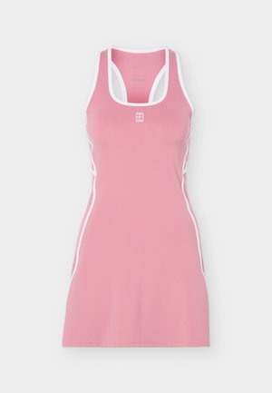 Pink ærmeløs sportskjole med hvid kant og racerback-design, med lille hvidt logo på brystet.