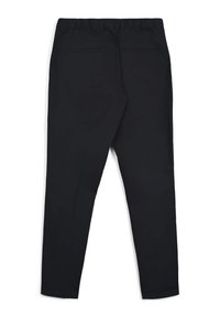 Schwarze Hose mit taillierter Passform, elastischem Bund, zwei Gesäßtaschen und glatter Textur. Keine sichtbaren Muster oder metallischen Details.