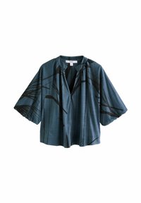 Kortærmet bluse i teal stof med sorte plantemotiver, afslappet pasform, kravefri design og blød, glat tekstur.