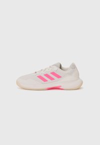 GAMECOURT 2 - Tennissko til multicourt - core white/lucid pink/core black