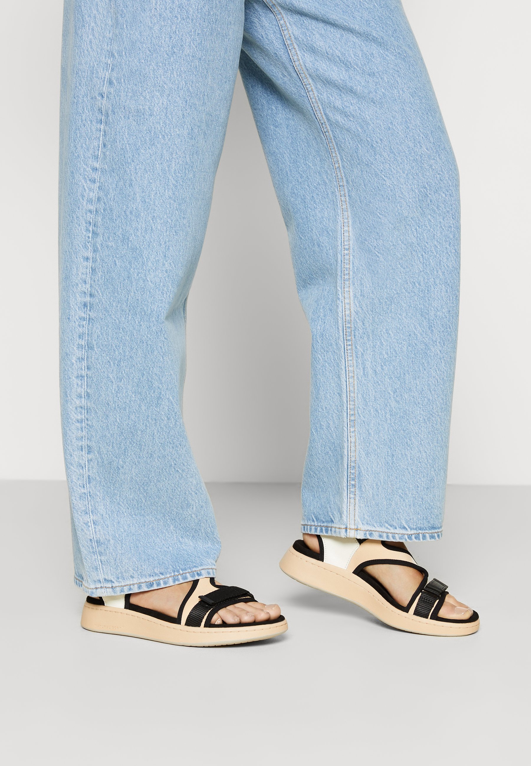 Woden Dames Sandalen Beige combi strap sandaal | Van den Assem