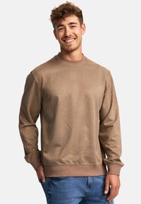 Bruine crewneck sweatshirt met lange mouwen, geribbelde manchetten en tailleband. Soepele textuur met een effen kleur en minimale details.