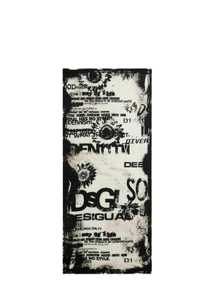 Tissu rectangulaire noir et blanc avec des illustrations de tournesols dispersées et un texte en gras superposé incluant "DESIGUAL" et "IDENTITY".