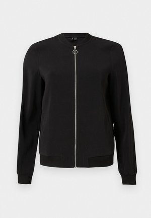 Veste bomber noire en tissu lisse, dotée d'une fermeture éclair à l'avant, de poignets côtelés et de poches latérales. Design simple et minimaliste sans motifs.