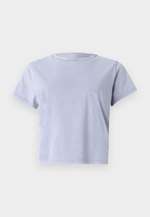 T-shirt à manches courtes, col rond en lavande clair. Fabriqué en coton doux, avec une coupe décontractée et un design simple sans motifs ni embellissements.