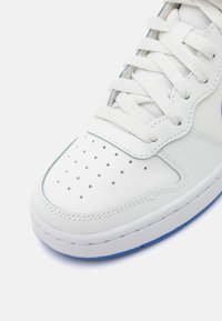 Nike Sportswear COURT BOROUGH MID 2 UNISEX - Vysoké tenisky - summit white/hyper royal/white