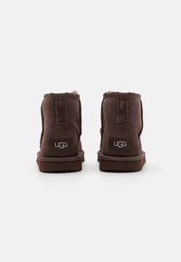 UGG CLASSIC MINI II UNISEX - Klasické členkové čižmy - burnt cedar