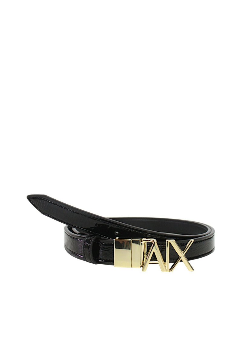 Cinture in pelle verniciata nera con una fibbia dorata che presenta in evidenza le lettere "AX". La cintura è elegante e regolabile.
