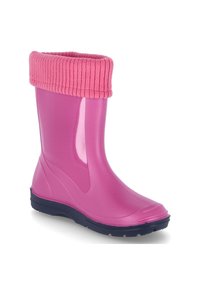 Roze rubberen regenlaars met een gestructureerde roze gebreide boord en een donkerblauwe zool. Het ontwerp heeft een gladde afwerking en een ronde neus.