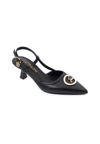 Musta nahkainen slingback-kengät, joissa on terävä kärki, kultainen pyöreä yksityiskohta ja korkea kantapää. Varusteena säädettävä remmi turvallista istuvuutta varten.