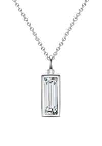 Sudraba piekariņš ar kaklarotu, kurā ir taisnstūra formas caurspīdīgs kristāls ar izstieptām facītēm, kas karājas no ķēdes ar saitēm.