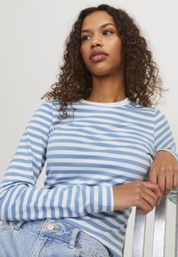 JJXX JXCELINE GIGI STR LS STRIPE JRS - Džemperis - silver lake blue stripesblanc de blanc