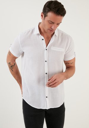 REGULAR FIT - Shirt - white