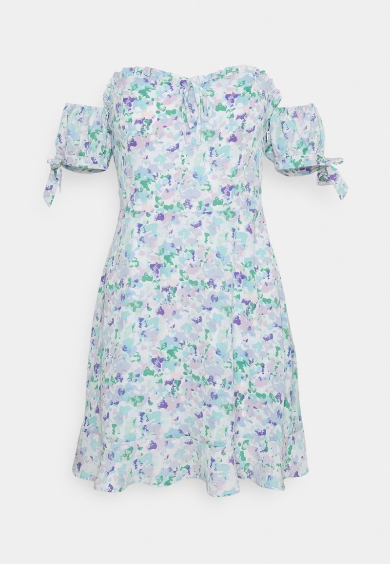 Robe courte épaules dénudées avec manches bouffantes nouées aux coudes, motif floral en violet pastel, vert et bleu, corsage ajusté avec un lien à l'avant.
