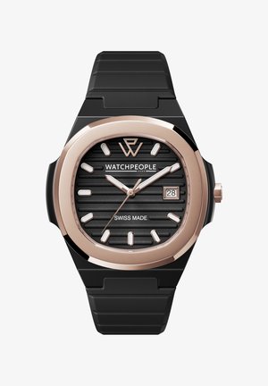 Melna gumijas siksniņa pulkstenis ar rozā zeltu oktagona korpusā, strukturēts melns ciparnīca, sudraba stundu rādītāji, datuma rādījums un uzraksts "Swiss Made".