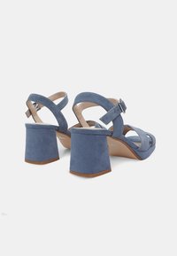 Bata Platforminiai sandalai - blu