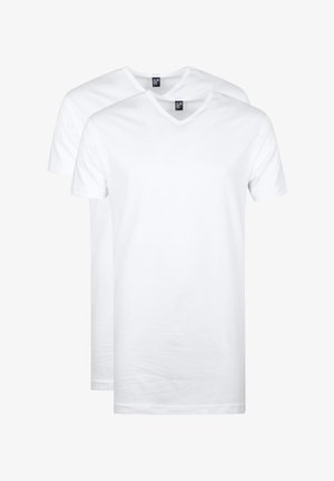 Zwei weiße Baumwoll-T-Shirts mit V-Ausschnitt. Weicher Stoff, kurze Ärmel und eine lockere Passform. Etiketten sind am Halsbereich sichtbar.