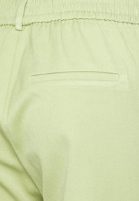 Vero Moda VMMAYA SOLID PANT - Calças - sage