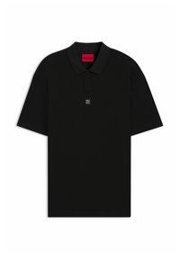 Polo nero con maniche corte, tessuto texturizzato e colletto con chiusura a tre bottoni. Presenta un piccolo logo nero sul davanti e un’etichetta rossa all'interno.