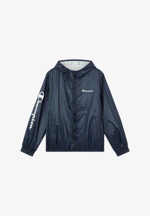 Chaqueta ligera cortavientos en color marino con capucha, que cuenta con cremallera frontal, puños elásticos y el logotipo blanco de "Champion" en la manga izquierda.