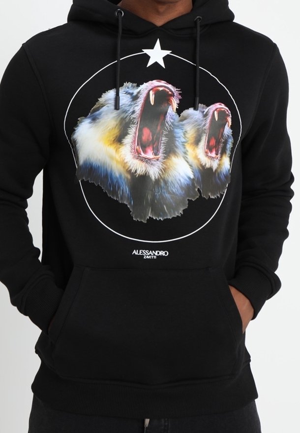 Sweatshirt à capuche noir présentant un graphisme de deux babouins hurlants avec des accents bleus et jaunes, un design circulaire blanc et une étoile centrale.