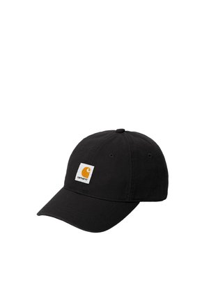 Gorra de béisbol negra de seis paneles con visera curva y parche cuadrado blanco que muestra un logo amarillo y texto en el centro frontal.