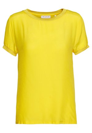 Krótki rękaw, jaskrawożółta koszulka z okrągłym dekoltem, luźnym krojem oraz ściągaczem na kołnierzu i mankietach.