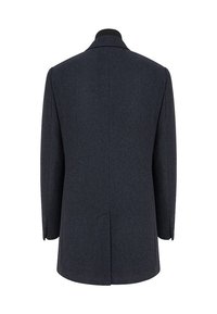 Czarny szary wełniany płaszcz o prostym fasonie, z wyciętym kołnierzem i podwójnymi wentylami z tyłu. Posiada mankiety zapinane na guziki oraz gładką strukturę.