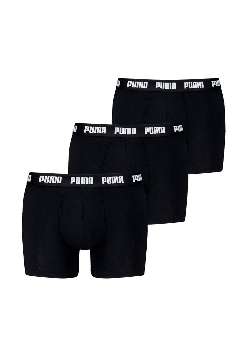 Fekete boxer alsónadrág, három darabos csomagban. Rugalmas derékpánton fehér "PUMA" logó. Puha, elasztikus anyagból készült a kényelem érdekében.