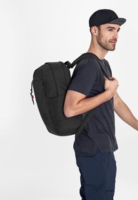 Mammut Xeron 25 Backpack - Black, 25L, Laptop Sleeve, Includes Mini Carabiner