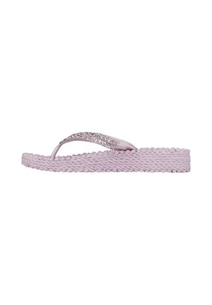 Tongs lilas avec une semelle texturée et des strass scintillants sur la lanière, vues de côté.